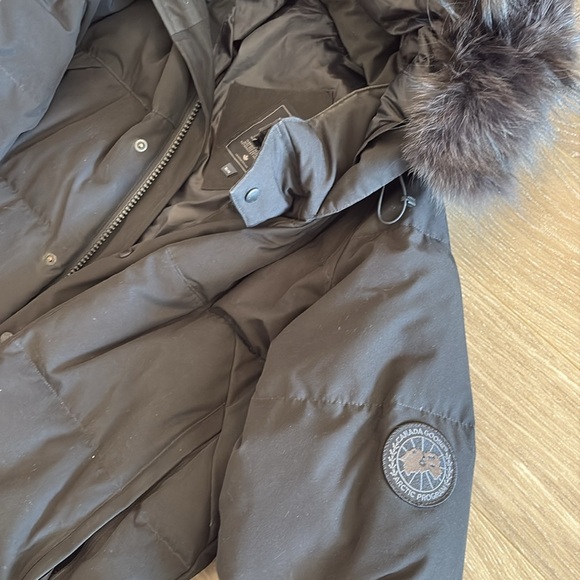 Men’s Canada goose Black Hooded Puffer Jacket with Fur Trim - Picture 3 of 5